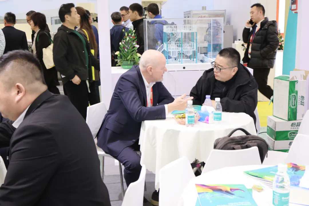 CHINACOAT On-Site Report | Boyee Booth Remains a Hotspot: Why Global Clients Keep Flocking to Visit? CHINACOAT On-Site Report | Boyee Booth Remains a Hotspot: Why Global Clients Keep Flocking to Visit?